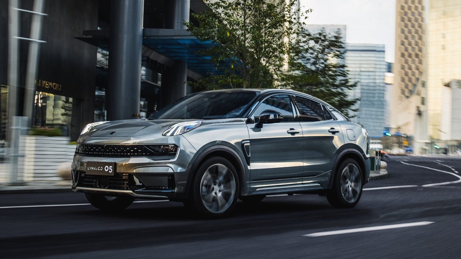 Lynk & Co 05 2025 — главное фото модели, экстерьер, вид спереди 3/4, рынок internal_mvp