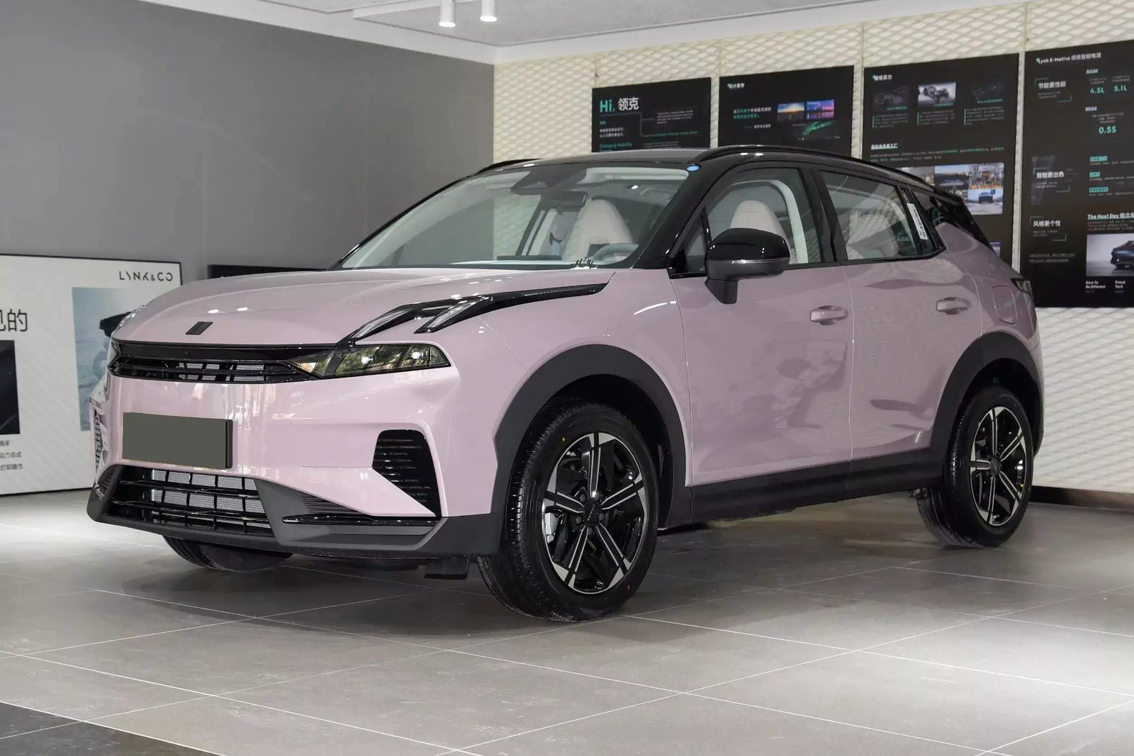 Lynk & Co 06 EM-P 2025 — главное фото модели, экстерьер, вид спереди 3/4, рынок China/import