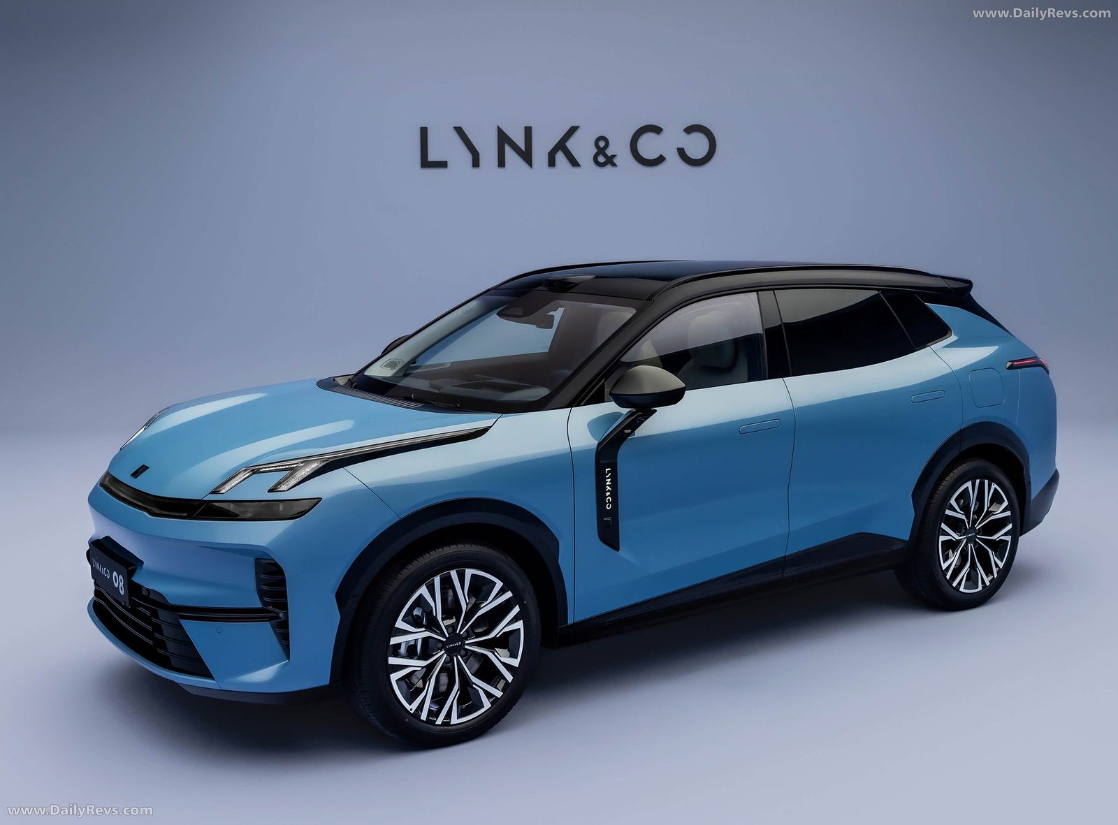Lynk & Co 08 EM-P 2025 — главное фото модели, экстерьер, вид спереди 3/4, рынок internal_mvp