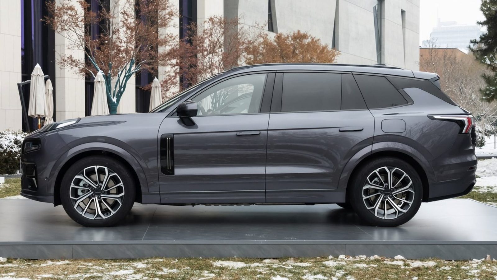 Lynk & Co 09 EM-P 2025 — главное фото модели, экстерьер, вид спереди 3/4, рынок internal_mvp