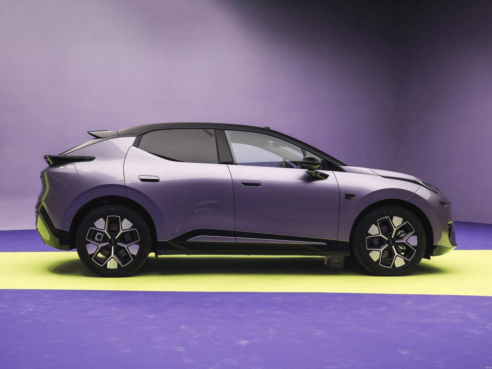 Lynk & Co 20 EV 2026 — экстерьер, side alt, рынок china_reference