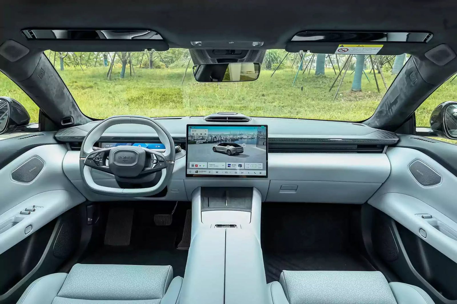 Lynk & Co Z10 2024 — интерьер, второй ряд сидений, рынок internal_mvp