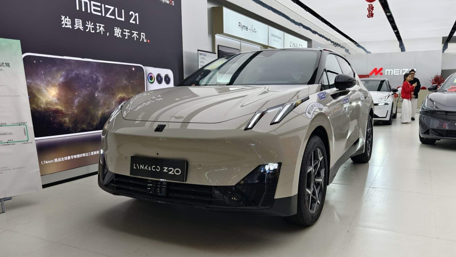 Lynk & Co Z20 / 02 China 2024 — главное фото модели, экстерьер, вид спереди 3/4, рынок internal_mvp