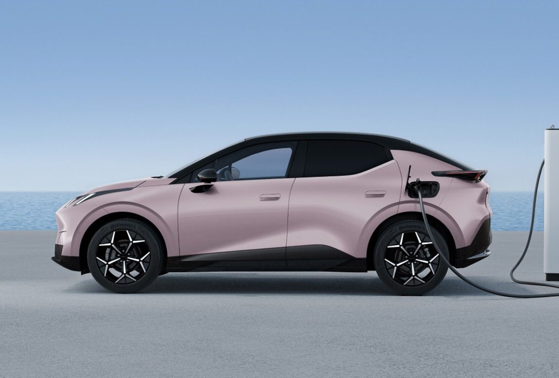 Lynk & Co Z20 / 02 China 2024 — экстерьер, side charging lifestyle, рынок China