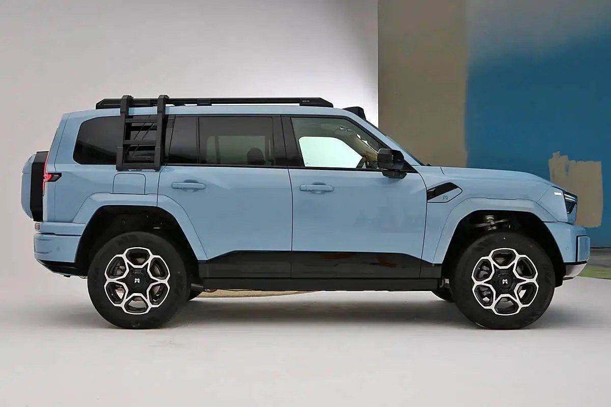 M-Hero M817 PHEV 2025 — экстерьер, вид сбоку, рынок internal_mvp