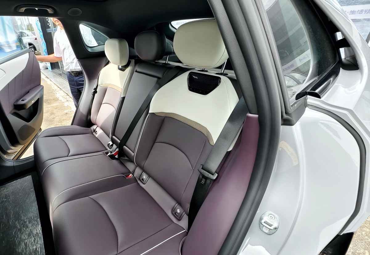 Mazda EZ-60 2027 China EV 2026 — интерьер, second row open door, рынок CN / EZ-60 body-family reference