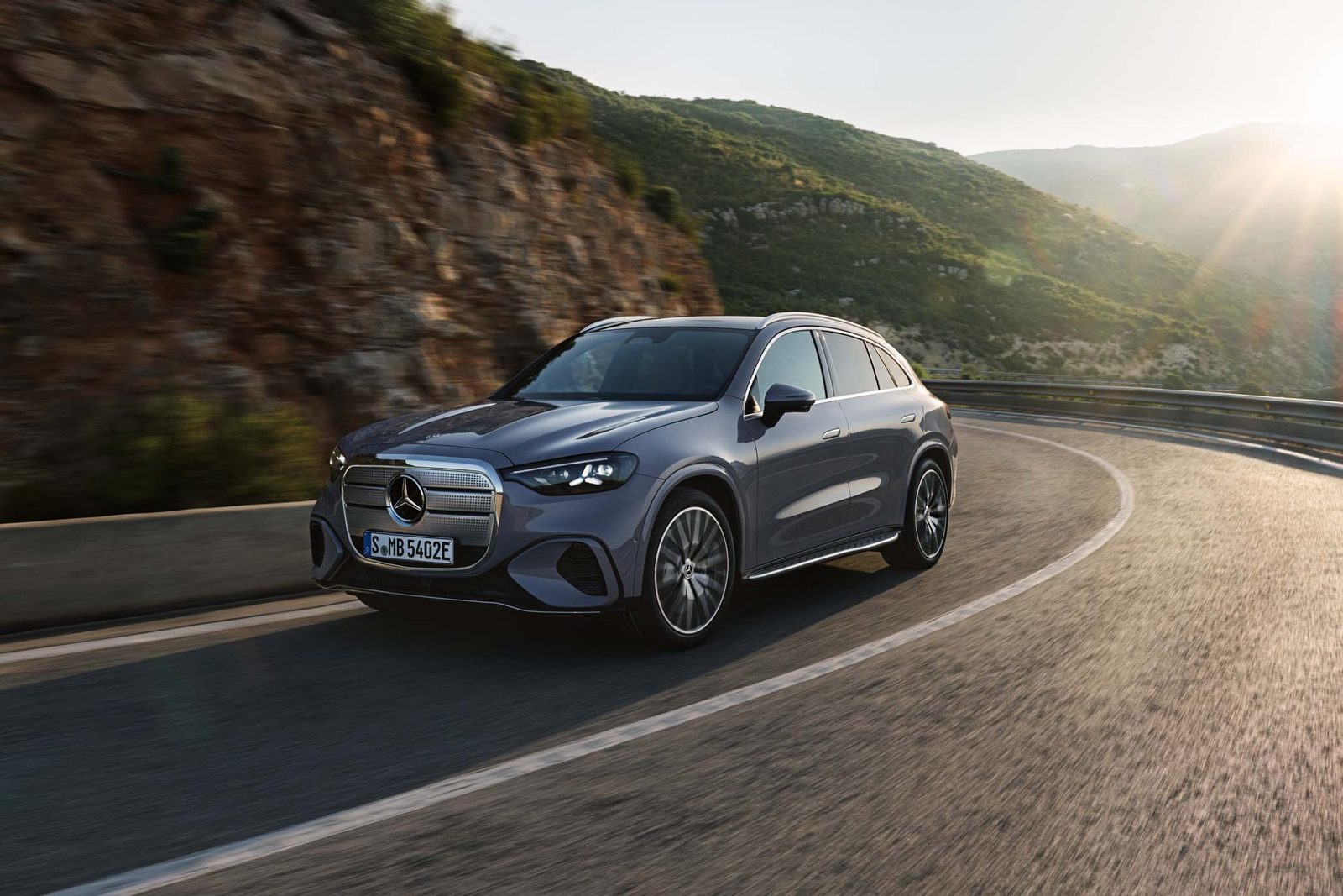Mercedes-Benz GLC EV 2026 — экстерьер, front 3q road, рынок global/China pre-sale reference