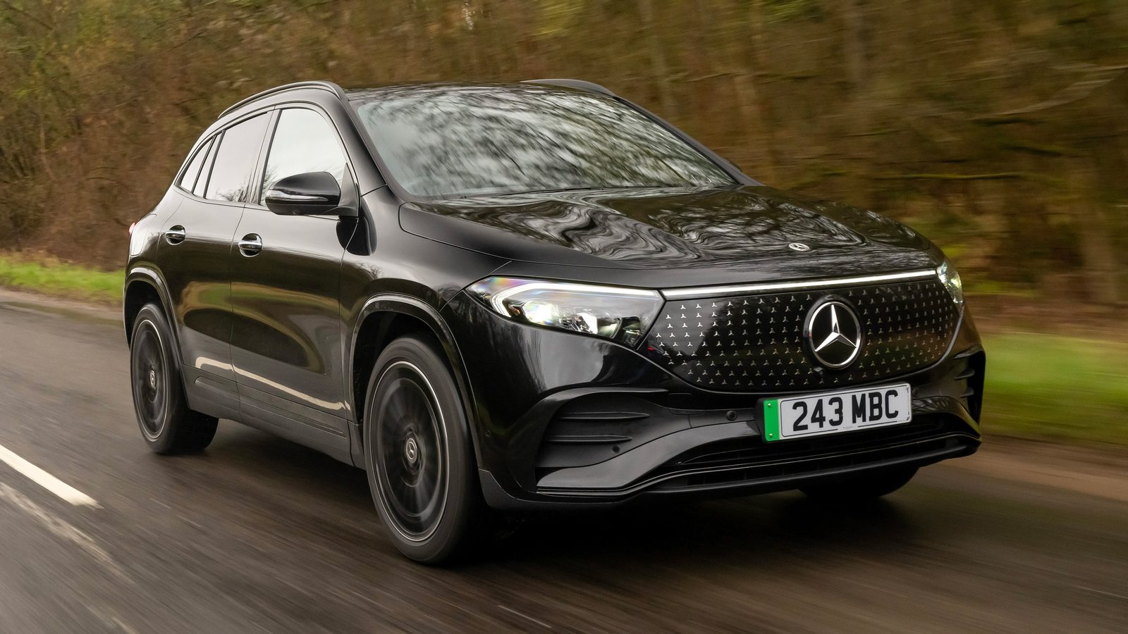 Mercedes-Benz EQA 2025 — главное фото модели, экстерьер, вид спереди 3/4, рынок internal_mvp