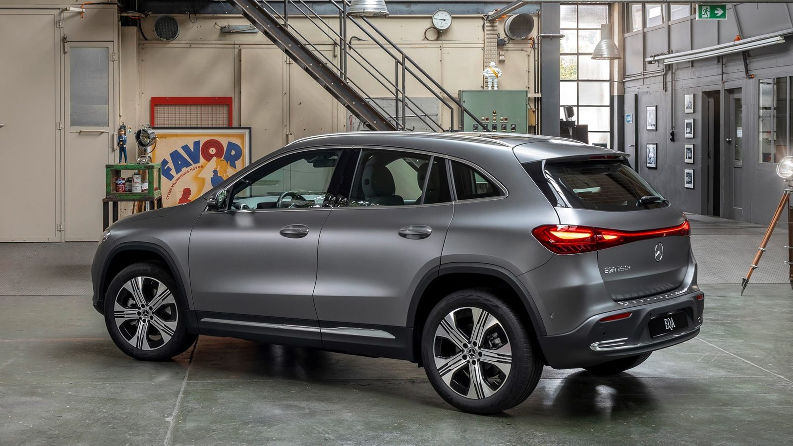 Mercedes-Benz EQA 2025 — экстерьер, вид сбоку, рынок internal_mvp