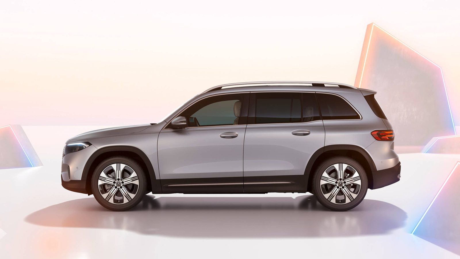 Mercedes-Benz EQB 2025 — экстерьер, вид сбоку, рынок internal_mvp