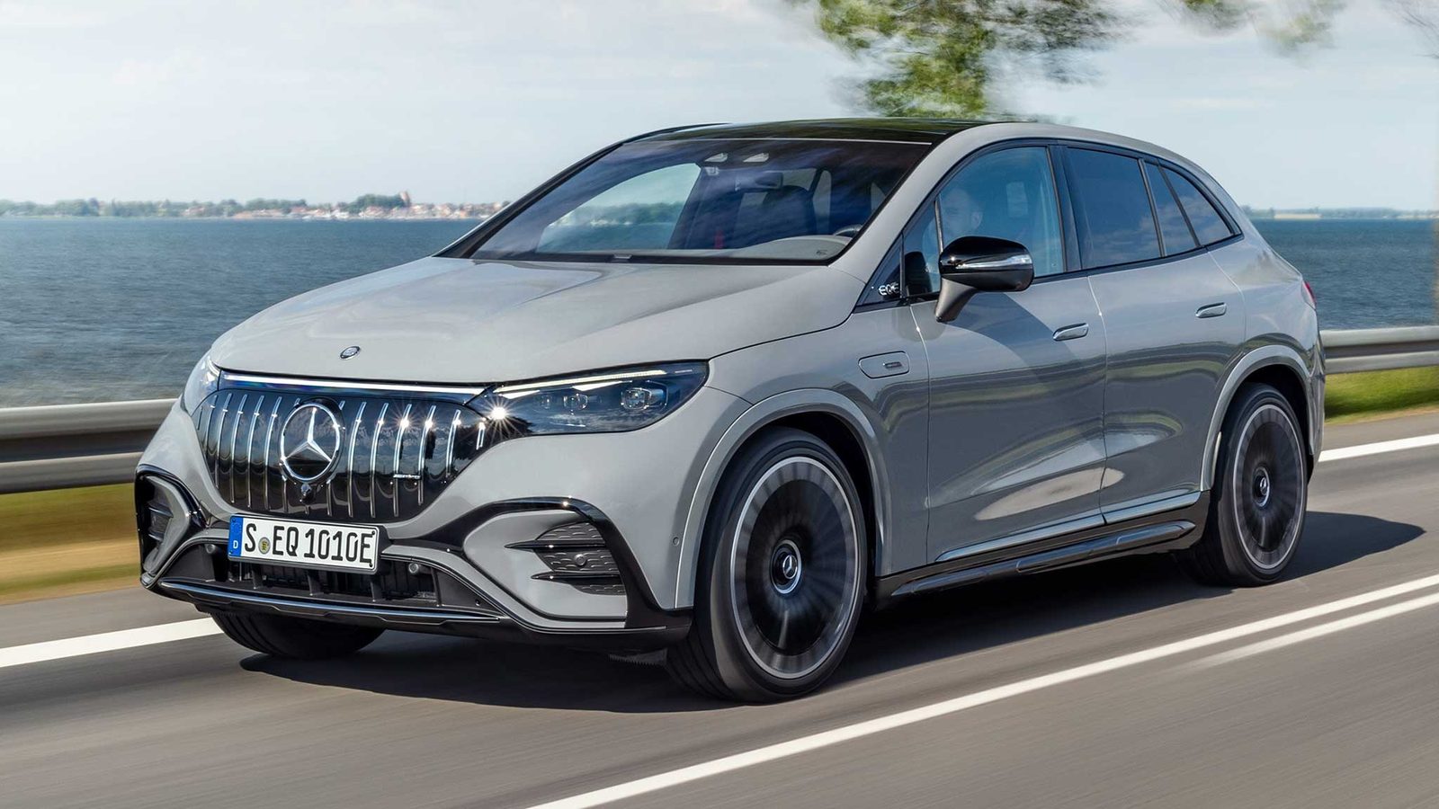 Mercedes-Benz EQE SUV AMG 2024 — главное фото модели, экстерьер, вид спереди 3/4, рынок internal_mvp