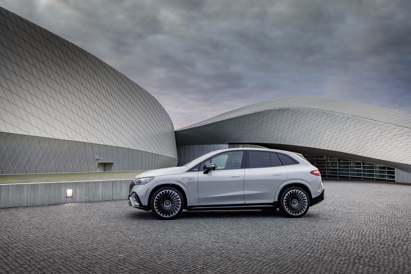 Mercedes-Benz EQE SUV AMG 2024 — экстерьер, вид сбоку, рынок internal_mvp
