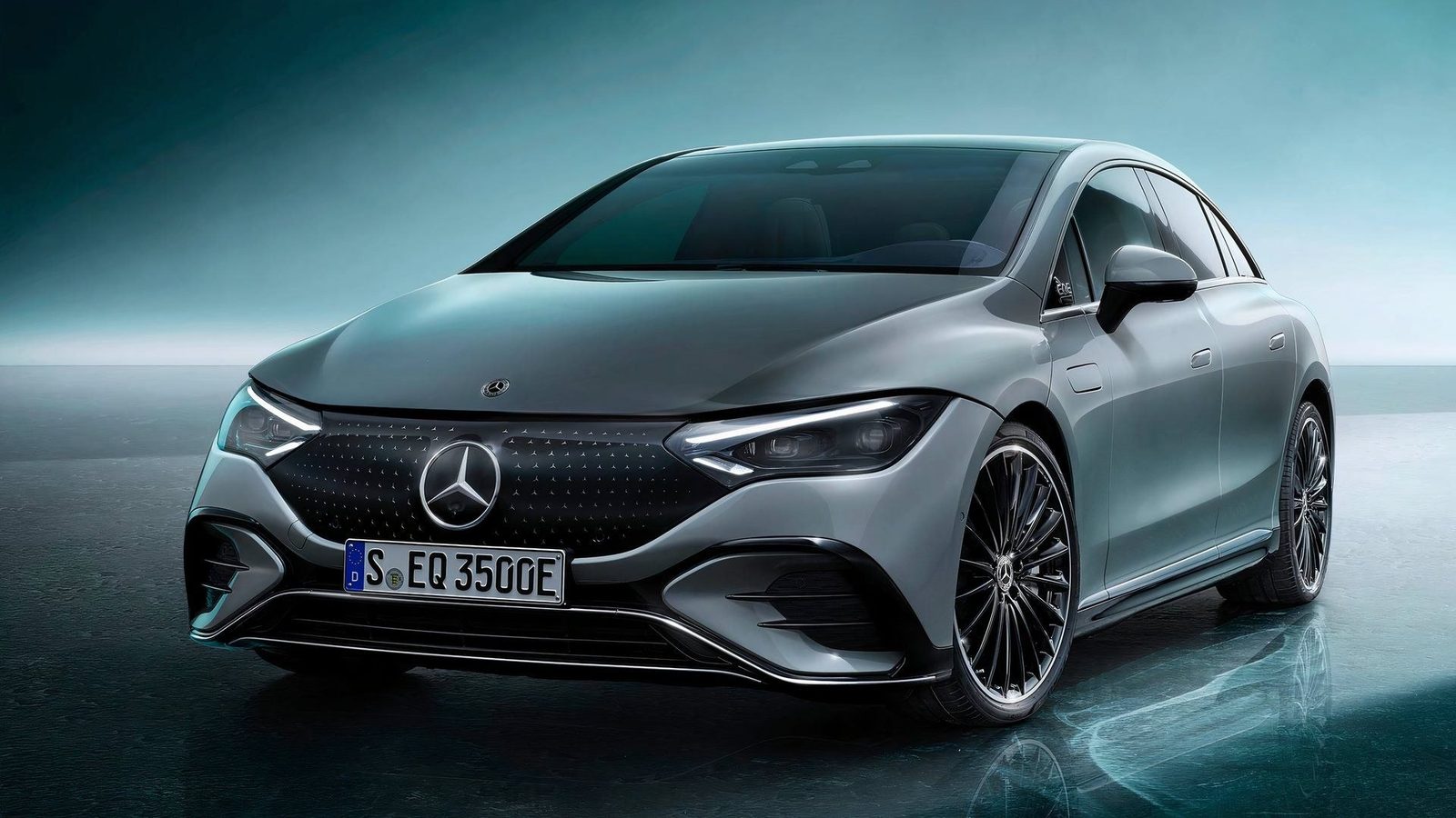 Mercedes-Benz EQE 2026 — главное фото модели, экстерьер, вид спереди 3/4, рынок internal_mvp