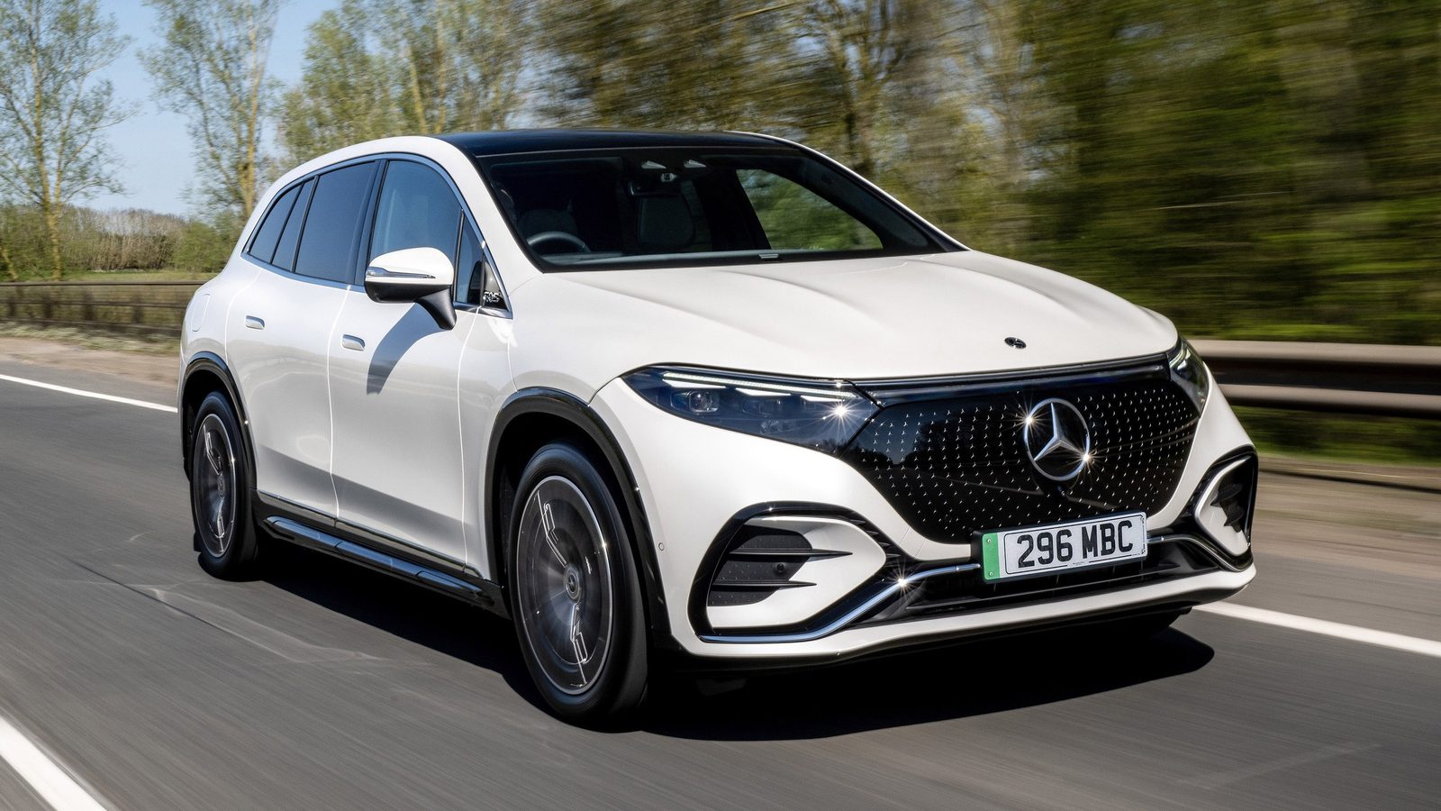 Mercedes-Benz EQS SUV 2025 — главное фото модели, экстерьер, вид спереди 3/4, рынок internal_mvp