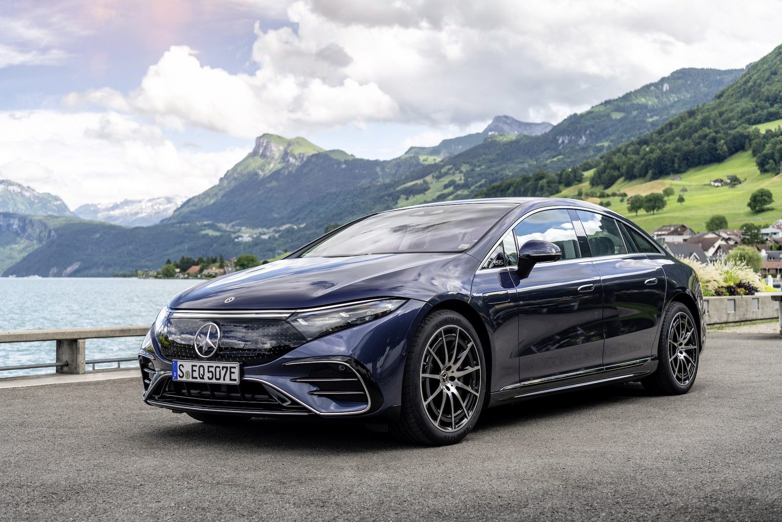 Mercedes-Benz EQS 2025 — экстерьер, вид сбоку, рынок internal_mvp