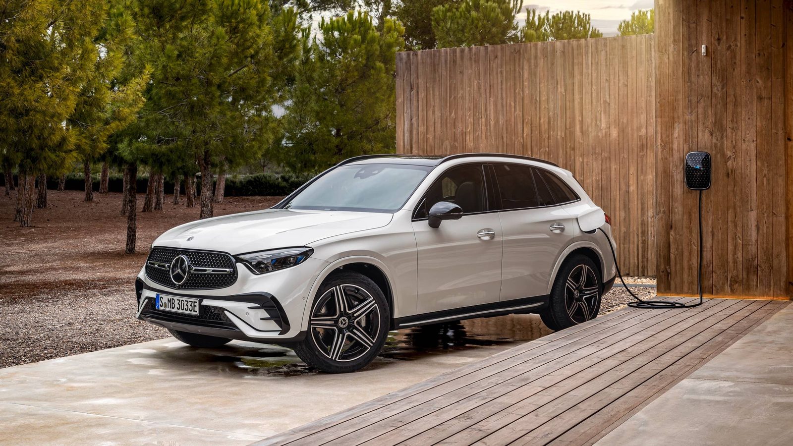 Mercedes-Benz GLC PHEV 2025 — экстерьер, вид сбоку, рынок internal_mvp