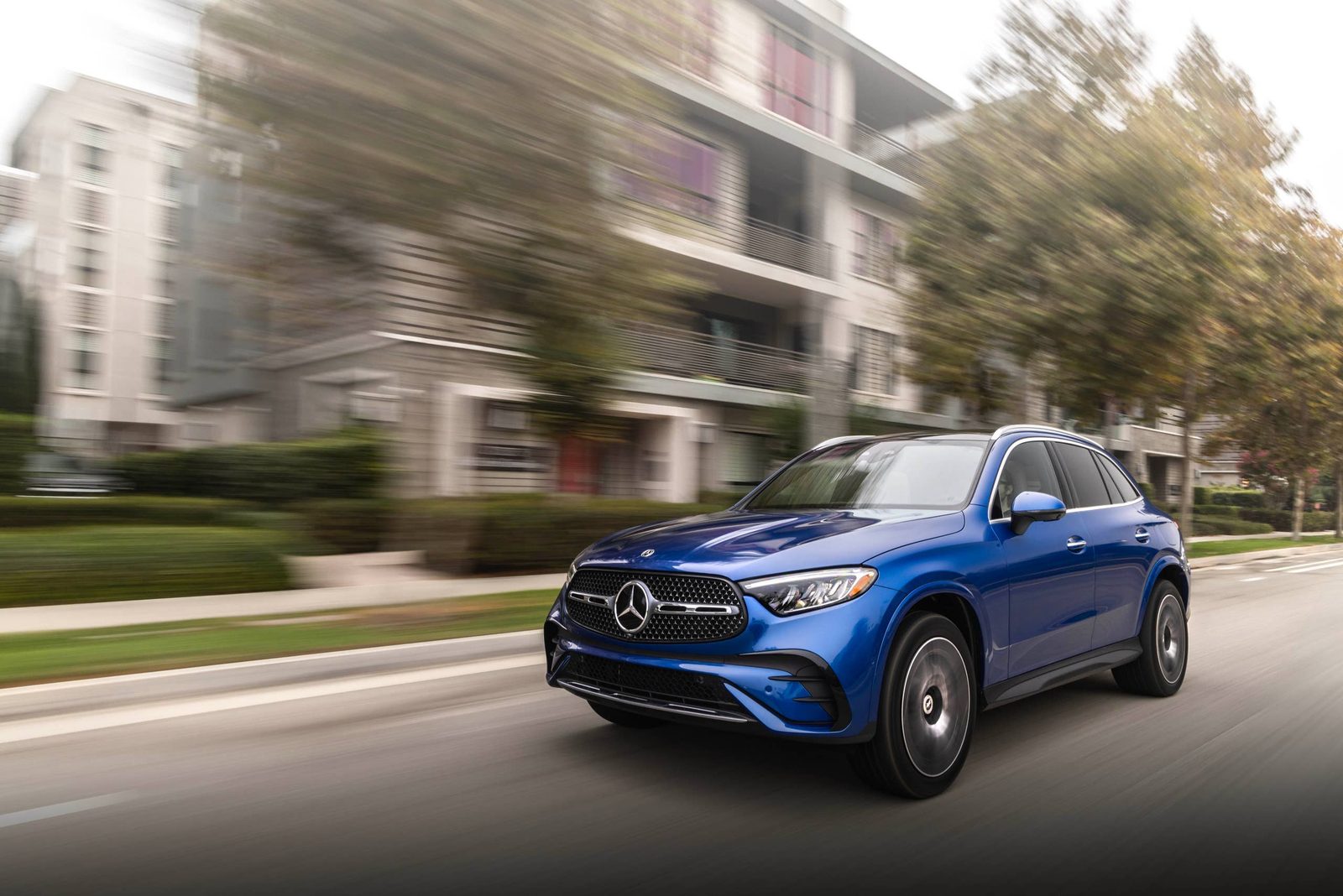 Mercedes-Benz GLC PHEV 2025 — экстерьер, вид сбоку, рынок internal_mvp