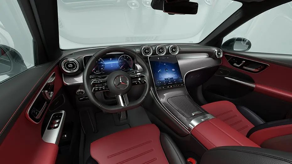 Mercedes-Benz GLC PHEV 2025 — главное фото модели, интерьер, передняя панель, рынок United States
