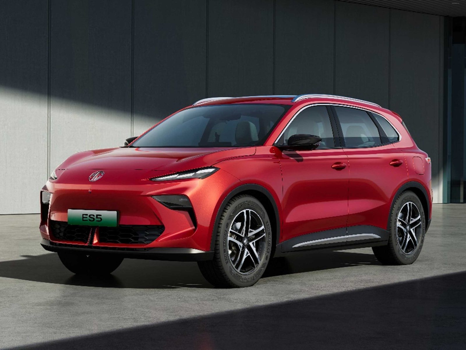 MG ES5 2024 — главное фото модели, экстерьер, вид спереди 3/4, рынок internal_mvp