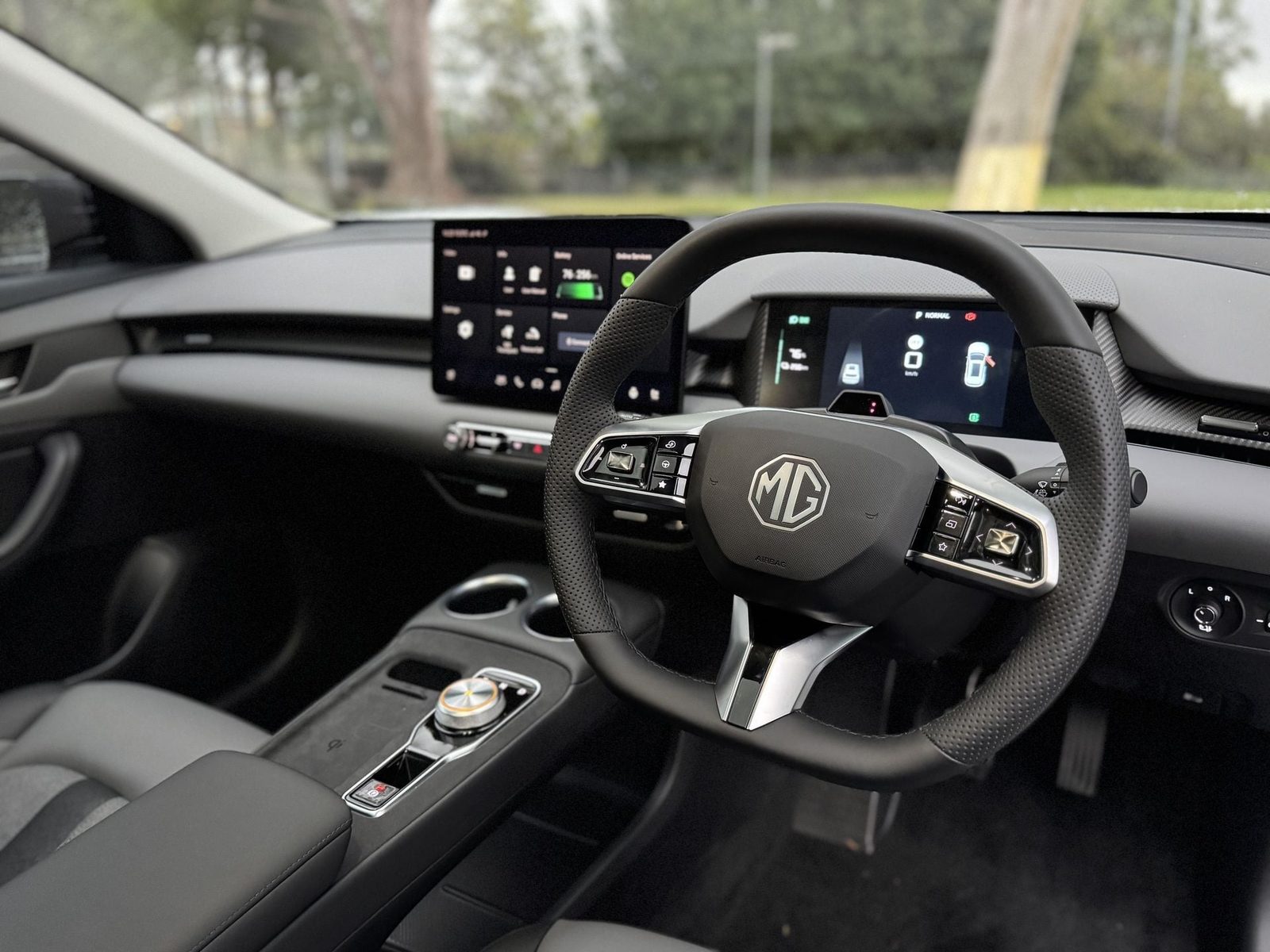 MG ES5 2024 — главное фото модели, интерьер, передняя панель, рынок internal_mvp