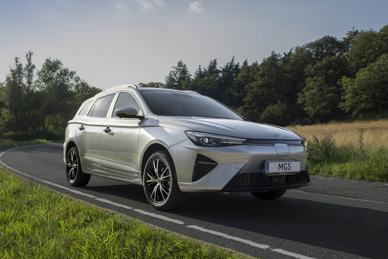 MG5 Electric 2022 — главное фото модели, экстерьер, вид спереди 3/4, рынок internal_mvp