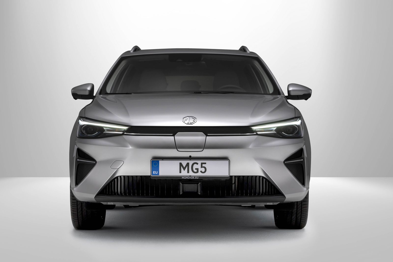 MG5 Electric 2022 — экстерьер, front direct studio, рынок Europe / MG5 Electric wagon press reference