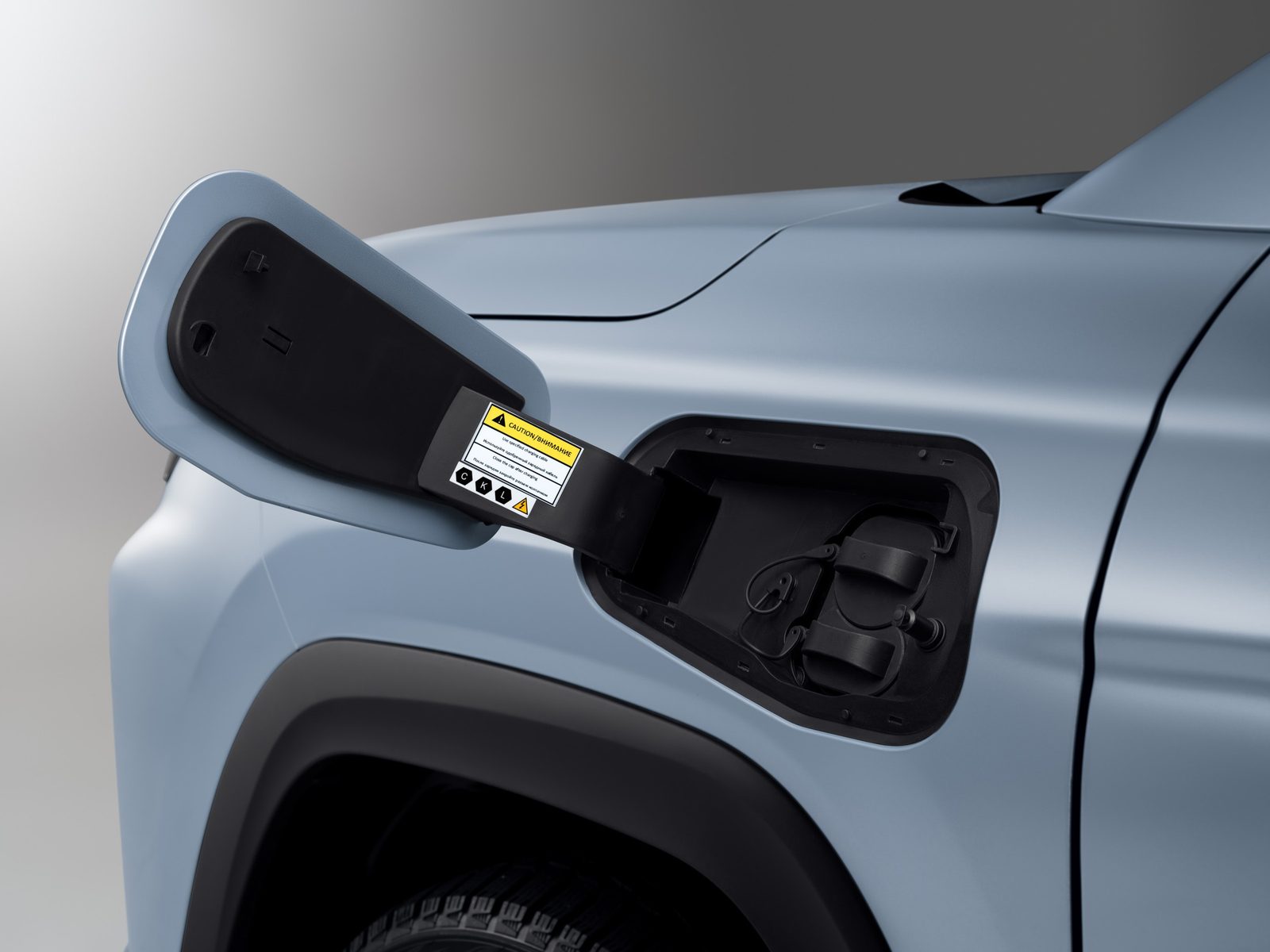 Moskvich 3e 2022 — экстерьер, charge port detail