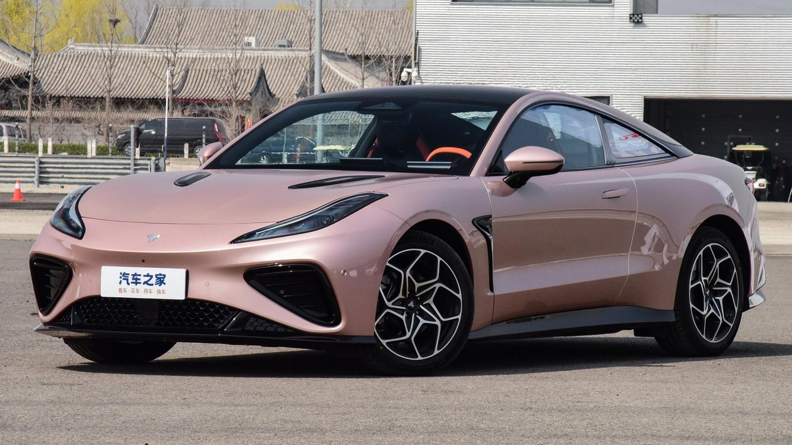 Neta GT 2023 — экстерьер, front 3q launch silver, рынок China/Malaysia Neta GT reference