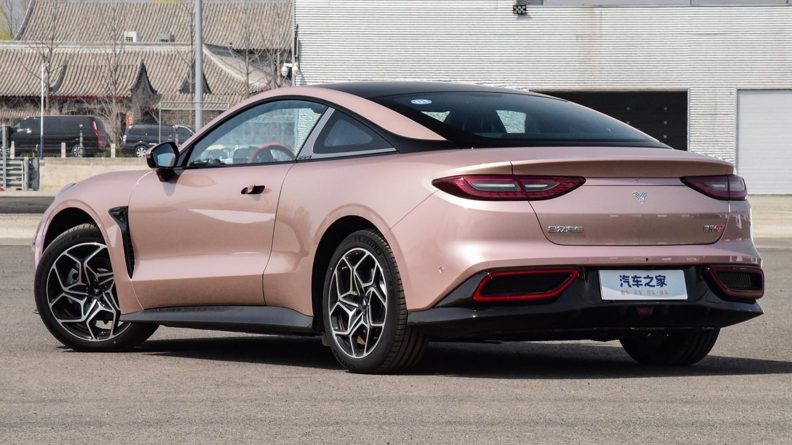 Neta GT 2023 — экстерьер, rear 3q launch silver, рынок China/Malaysia Neta GT reference
