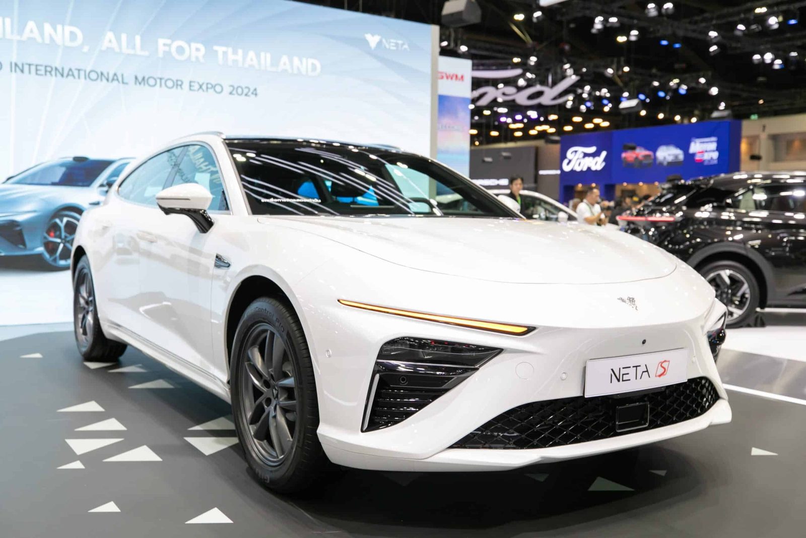 Neta S EREV 2024 — экстерьер, auto show front 3q, рынок Existing curated Neta S sedan reference