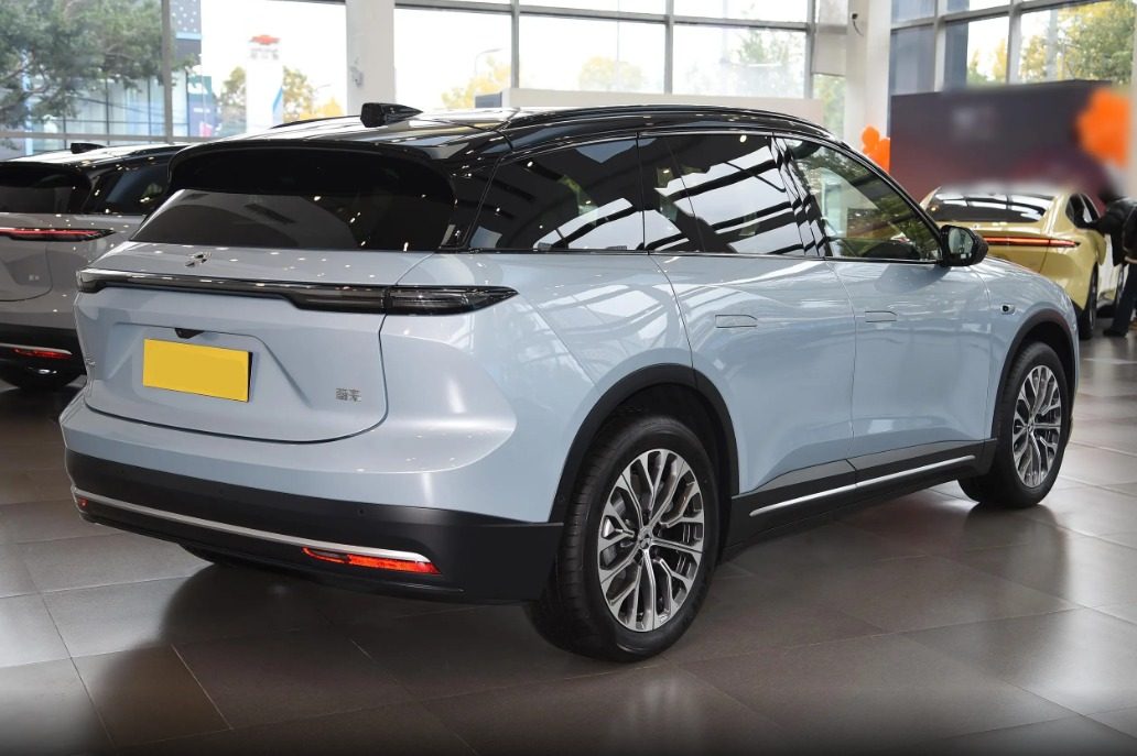 NIO ES6 2026 — экстерьер, вид сзади 3/4