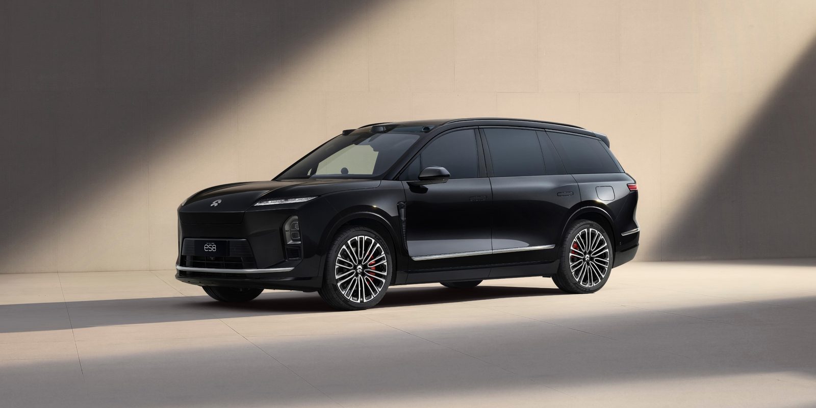 NIO ES8 2026 — экстерьер, вид спереди 3/4, рынок global/china