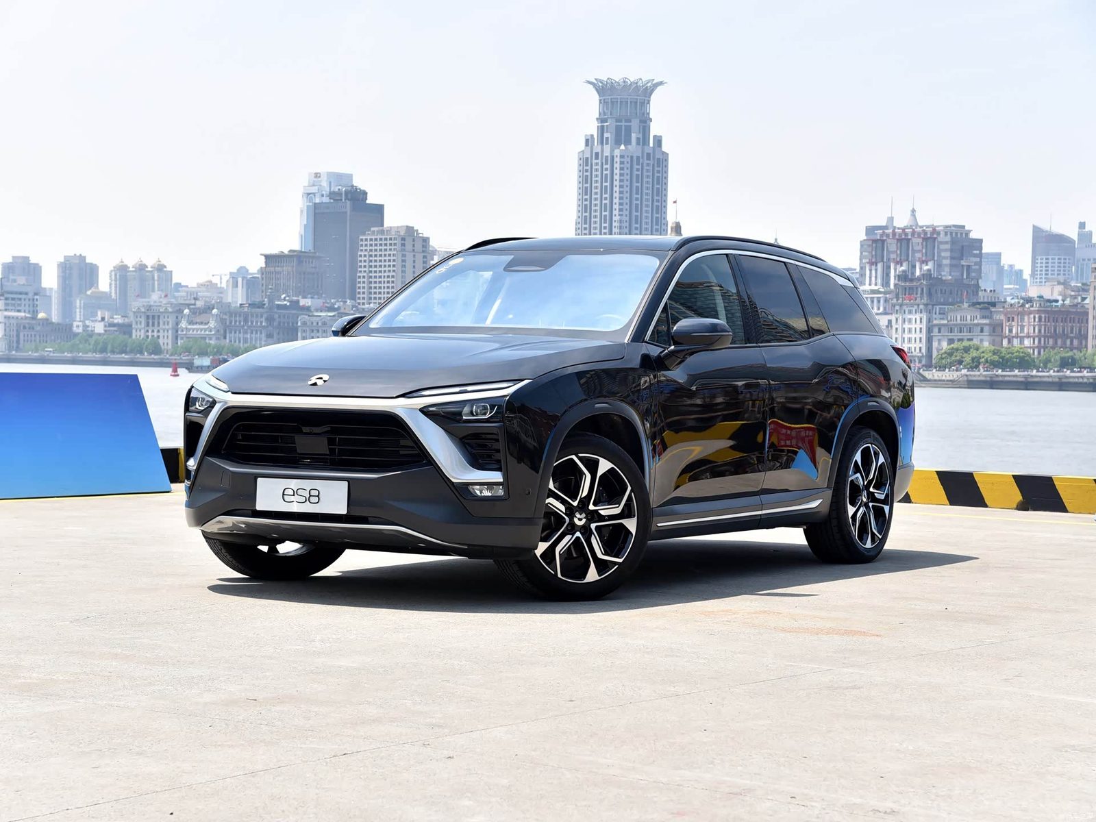 NIO ES8 First Generation 2018 — главное фото модели, экстерьер, вид спереди 3/4, рынок China exact-trim generation reference