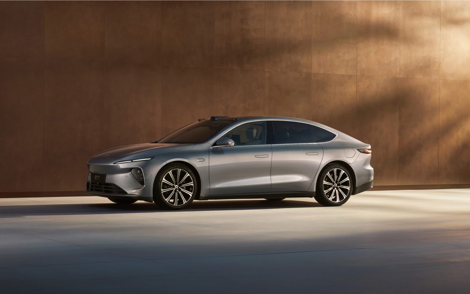 NIO ET7 2024 — главное фото модели, экстерьер, side lifestyle, рынок internal_mvp