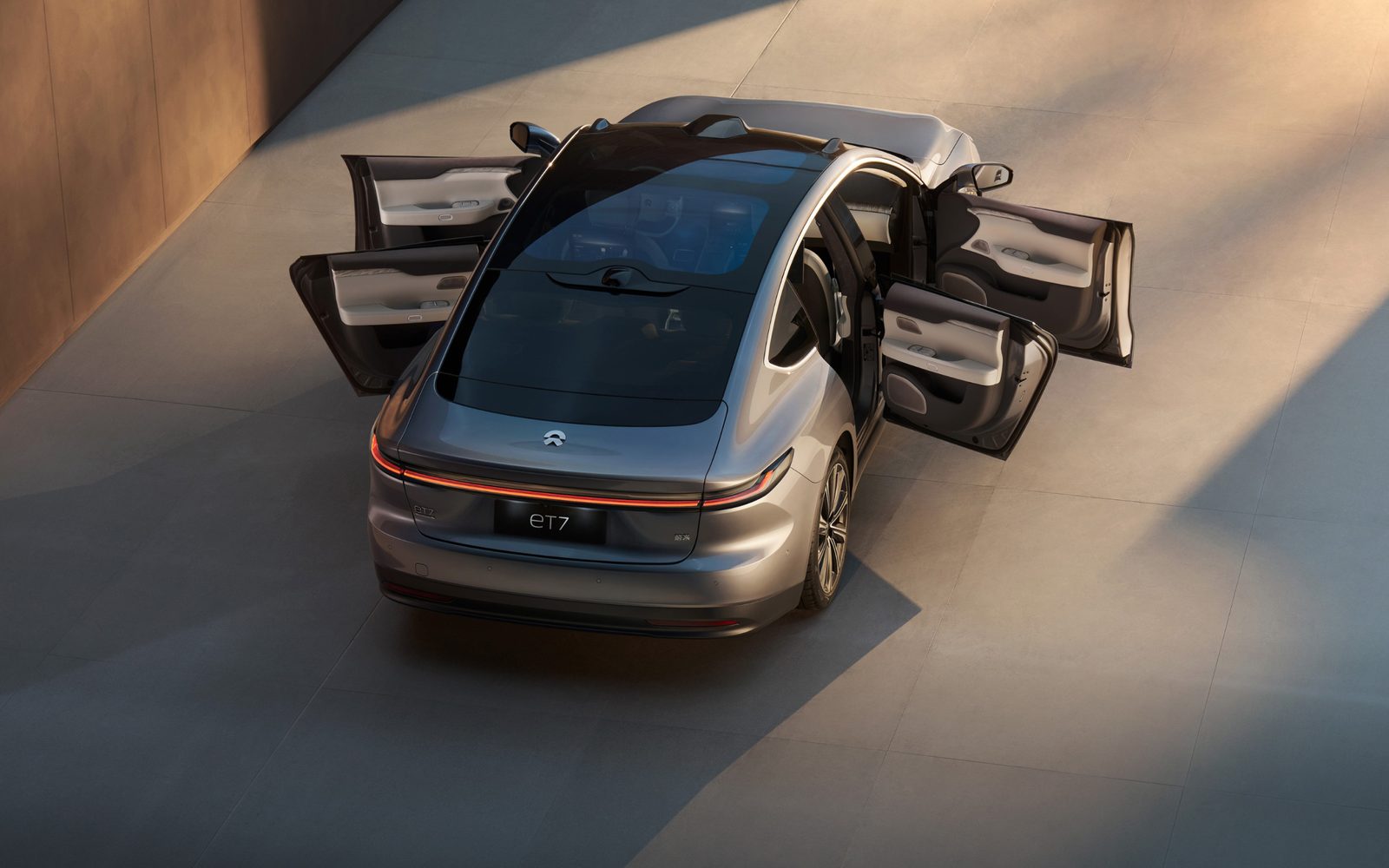 NIO ET7 2024 — экстерьер, top doors open, рынок internal_mvp