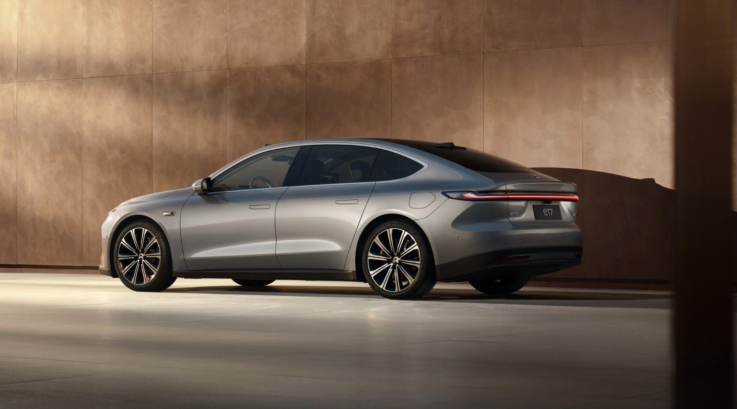 NIO ET7 2024 — экстерьер, rear 3q driving, рынок internal_mvp