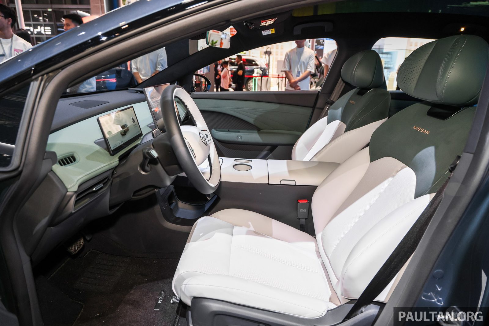 Nissan China Dongfeng Nissan N7 2025 — интерьер, второй ряд сидений, рынок internal_mvp