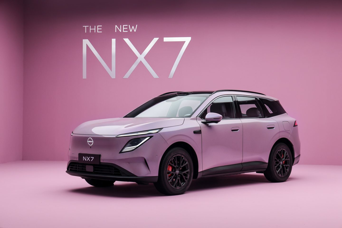 Nissan Dongfeng Nissan NX7 PHEV 2026 — главное фото модели, экстерьер, вид спереди 3/4