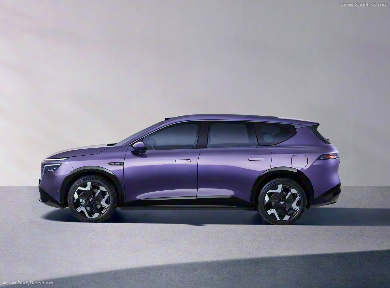 Nissan China Dongfeng Nissan NX8 EV 2026 — экстерьер, вид сбоку, рынок internal_mvp