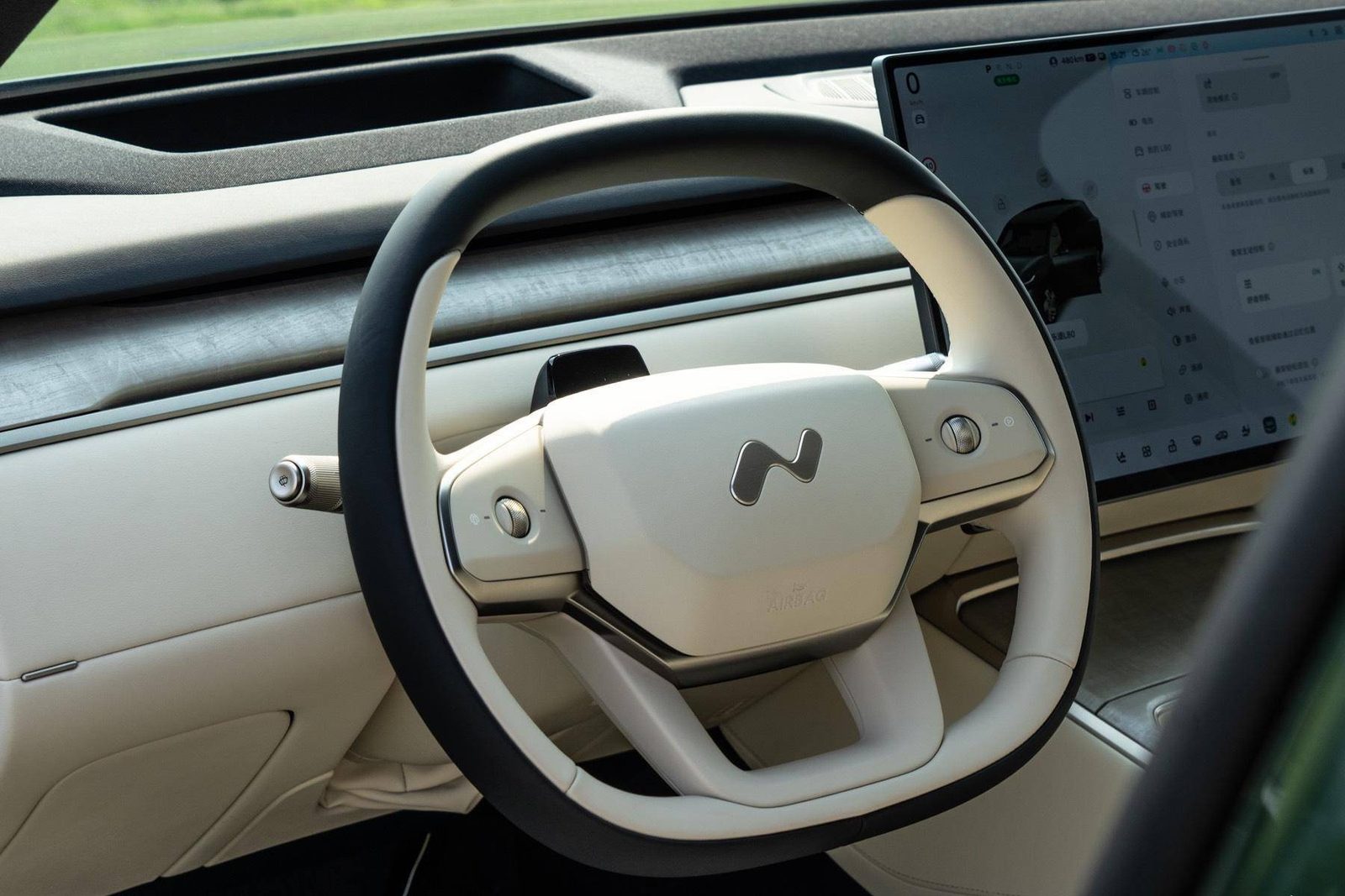 Onvo L80 2026 — интерьер, steering wheel, рынок internal_mvp