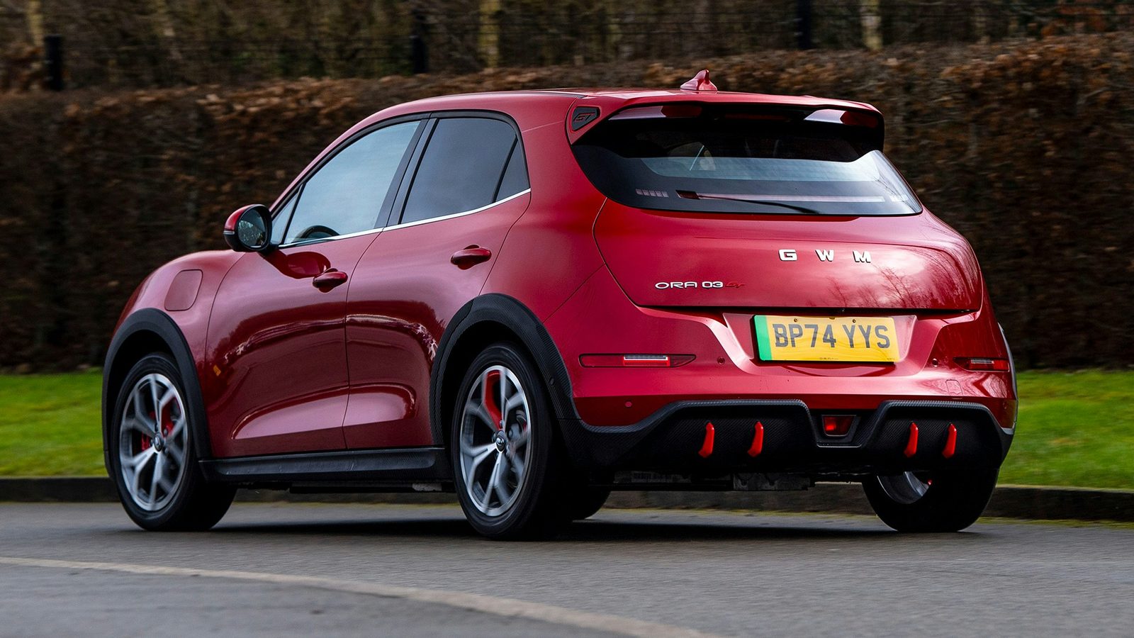 Ora 03 2025 — экстерьер, rear 3q driving, рынок UK editorial / trim reference