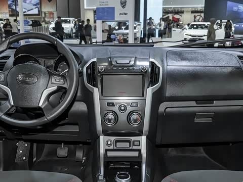 Qingling Isuzu Pickup TAGA EV / TAGA Daka Pure Electric 2025 — интерьер, второй ряд сидений, рынок China