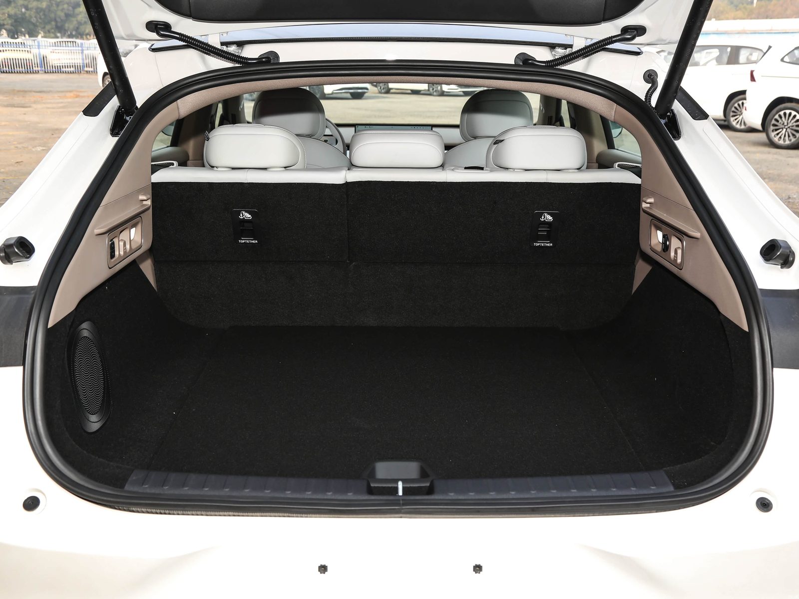 Qiyuan A06 2027 EV 2026 — интерьер, trunk open, рынок China