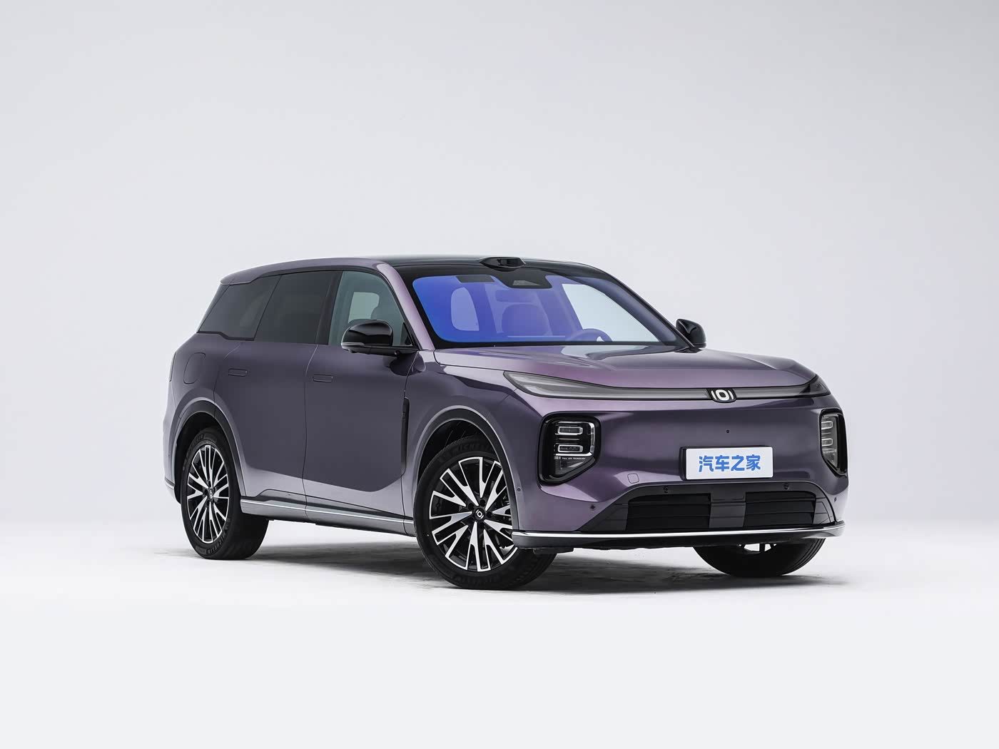 Qiyuan Q07 MY2027 PHEV — экстерьер, вид спереди 3/4, рынок China