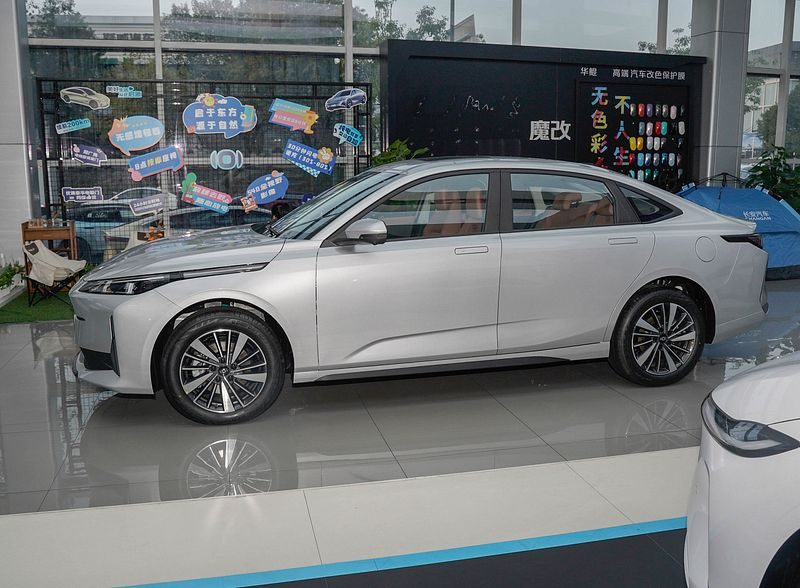 Qiyuan A05 PHEV 2024 — экстерьер, вид сбоку