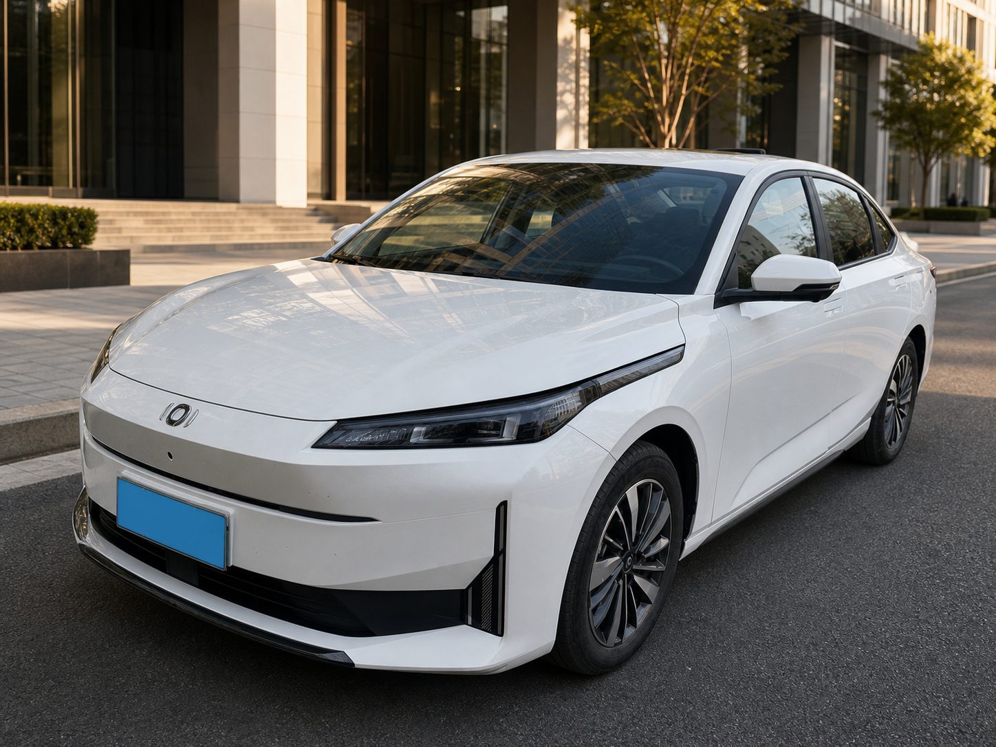 Qiyuan A05 PHEV 2024 — главное фото модели, экстерьер, вид спереди 3/4, рынок internal_mvp