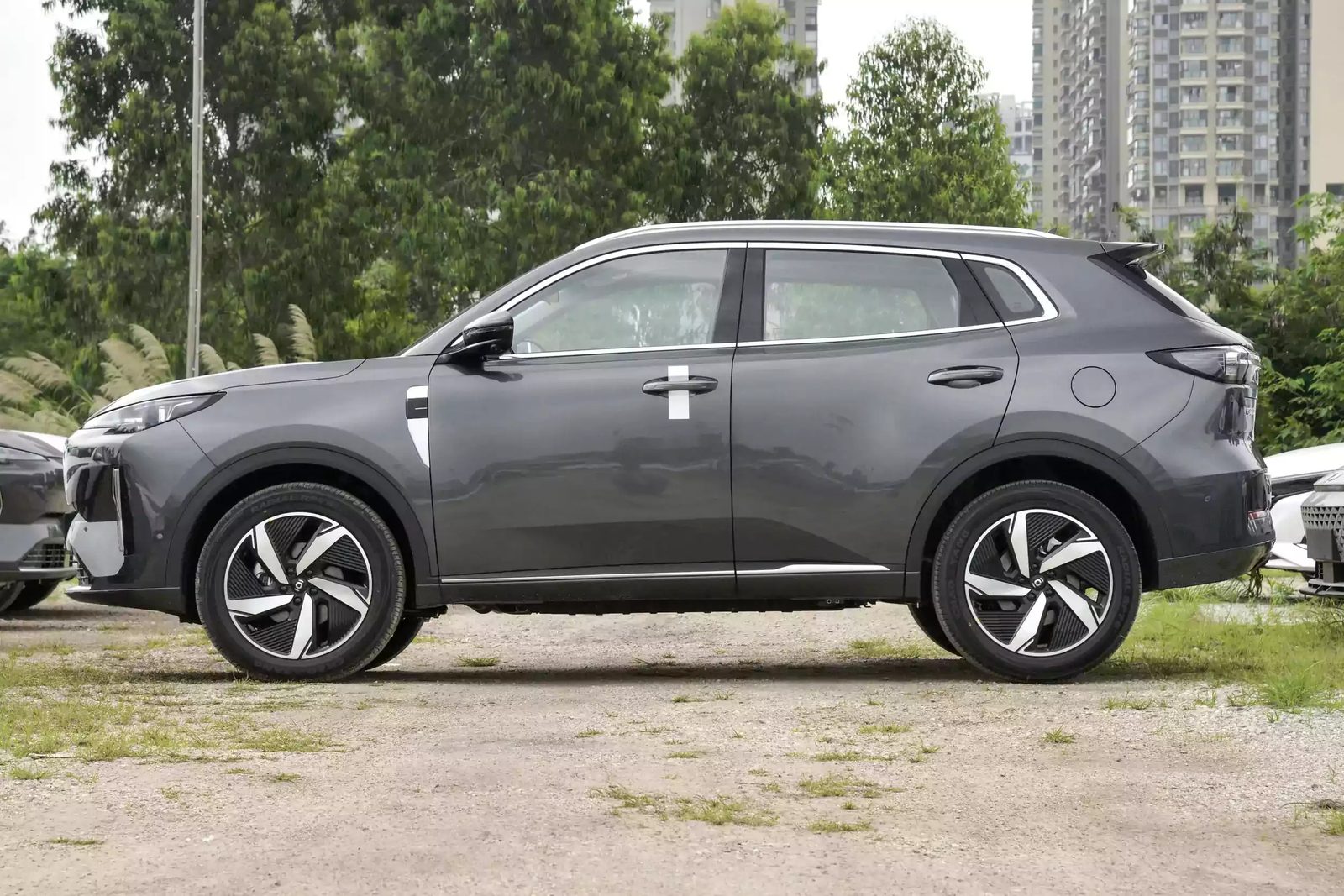 Qiyuan Q05 PHEV / Nevo Q05 REEV Classic 2024 — экстерьер, вид сбоку, рынок internal_mvp