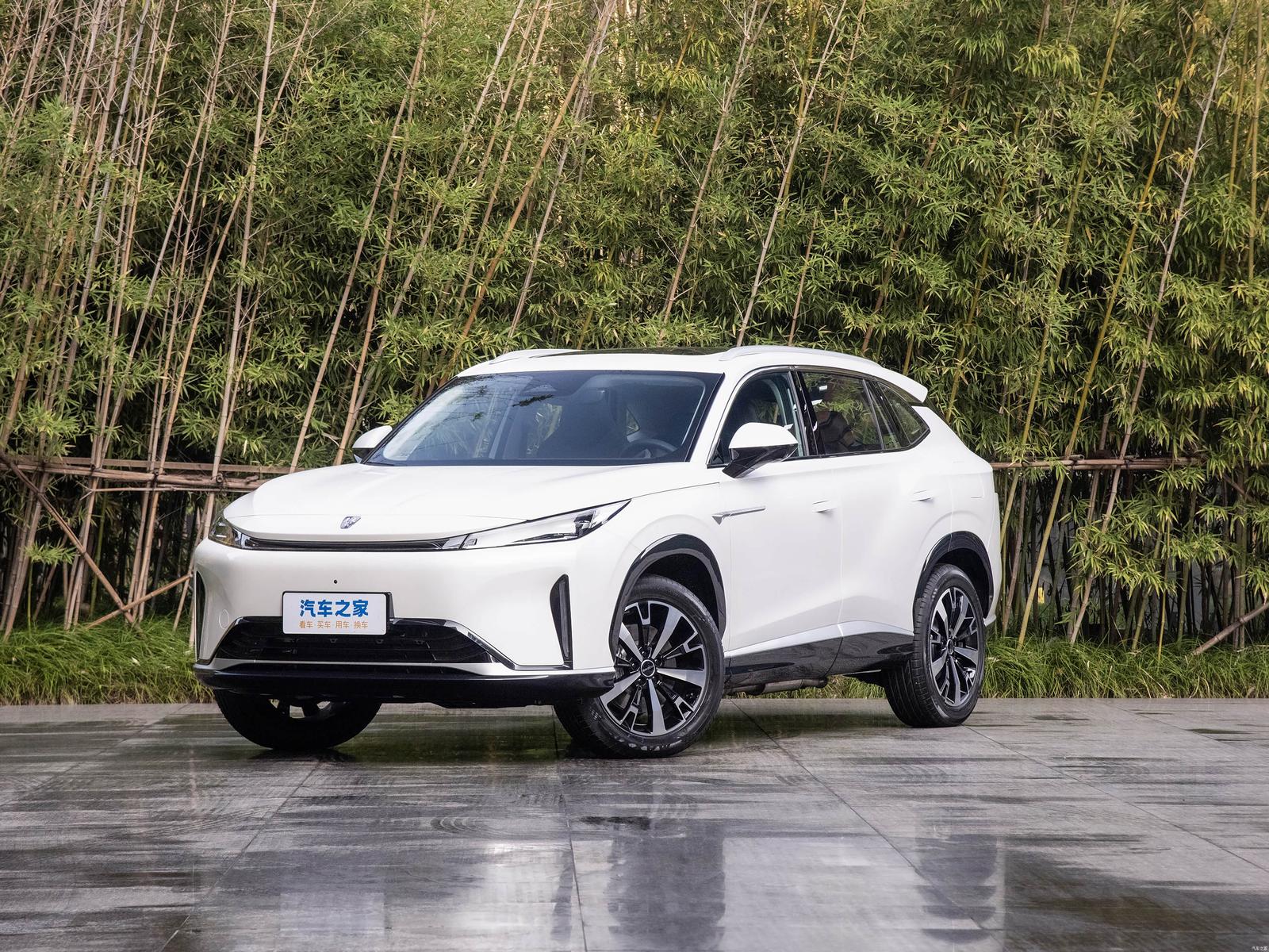 Roewe D5X DMH 2024 — экстерьер, вид спереди 3/4, рынок China