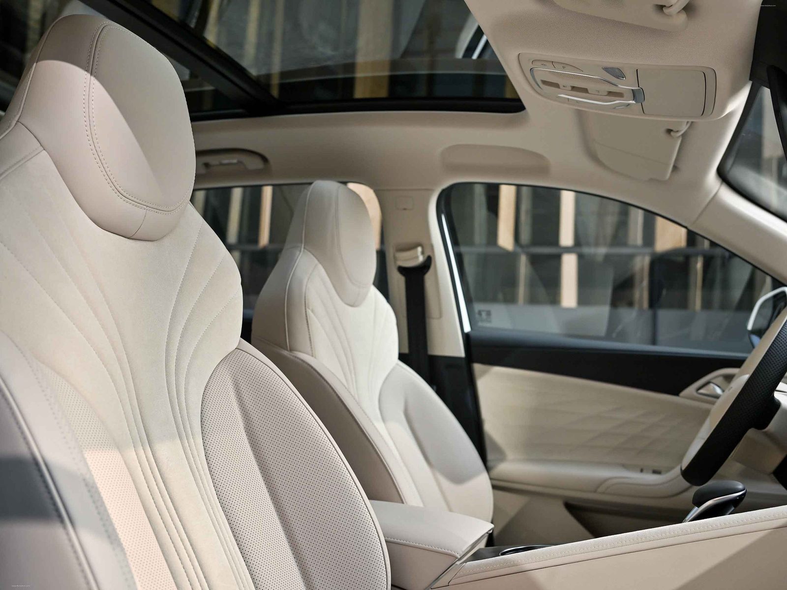 Roewe D5X DMH 2024 — интерьер, второй ряд сидений, рынок internal_mvp