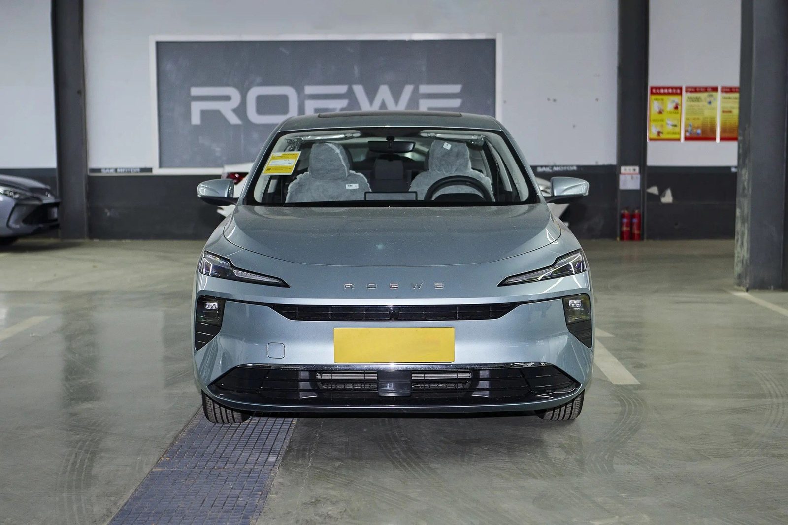 Roewe D6 EV 2026 — экстерьер, вид спереди 3/4, рынок internal_mvp